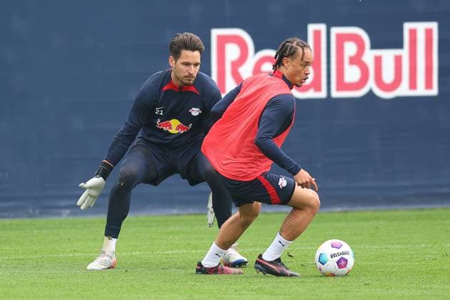 RB Leipzig Training 1. Bundesliga Leipzig, 07.05.2024, Trainingszentrum am Cottaweg, Saison 2023 2024, Fußball, Männer, 1. Bundesliga , RB Leipzig Training , Im Bild v.l.: Torwart Janis Blaswich und Xavi Simons ,