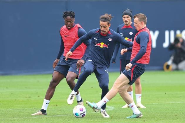 RB Leipzig Training 1. Bundesliga Leipzig, 07.05.2024, Trainingszentrum am Cottaweg, Saison 2023 2024, Fußball, Männer, 1. Bundesliga , RB Leipzig Training , Im Bild v.l.: El Chadaille Bitshiabu, Yussuf Poulsen und Lukas Klostermann ,