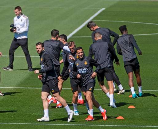 07.05.2024, Fussball UEFA Championsleague 2023 2024: 1 Tag vor dem Halbfinale, Real Madrid - FC Bayern München, Training Session Real Madrid am Trainingsgelände von Real. Lucas Vazquez (re, Real Madrid) Toni Kroos (mitte, Real Madrid)