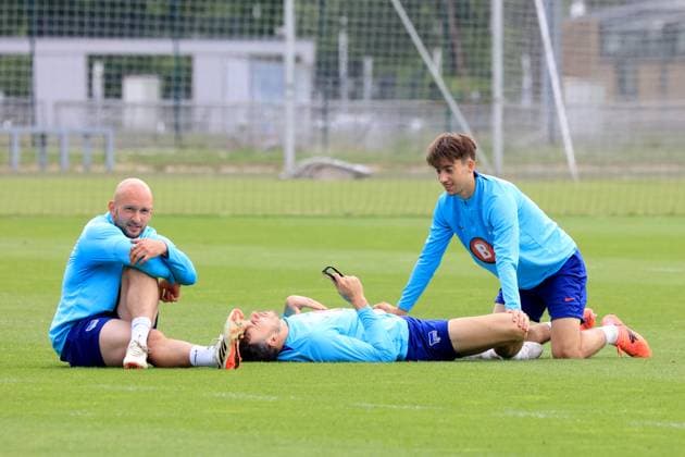 DEU, DFL, 2. FBL Hertha BSC, Training, 07.05.2024, Sportforum, Berlin, DEU, DFL, 2. FBL Hertha BSC, Training, im Bild Ferienlager Hertha BSC, Hertha-Spieler Toni Leistner (Hertha BSC Berlin 37), Haris Tabakovic (Hertha BSC Berlin 25) DFL - regulations prohibit any use of Photographs as image sequences and or quasi-video Foto: Juergen Engler nordphoto GmbH