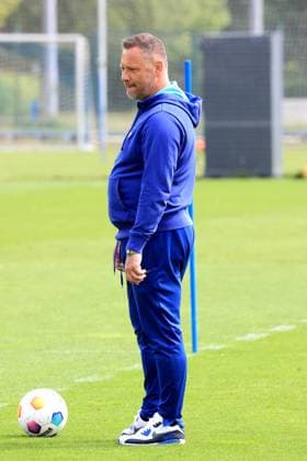 DEU, DFL, 2. FBL Hertha BSC, Training, 07.05.2024, Sportforum, Berlin, DEU, DFL, 2. FBL Hertha BSC, Training, im Bild Cheftrainer Pal Dardai (Hertha BSC Berlin) DFL - regulations prohibit any use of Photographs as image sequences and or quasi-video Foto: Juergen Engler nordphoto GmbH