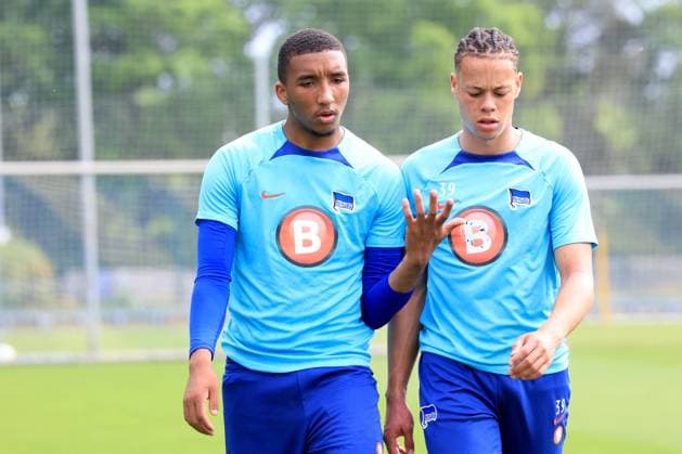DEU, DFL, 2. FBL Hertha BSC, Training, 07.05.2024, Sportforum, Berlin, DEU, DFL, 2. FBL Hertha BSC, Training, im Bild Bradley Ibrahim (Hertha BSC Berlin 23), Derry Scherhant (Hertha BSC Berlin 39) DFL - regulations prohibit any use of Photographs as image sequences and or quasi-video Foto: Juergen Engler nordphoto GmbH