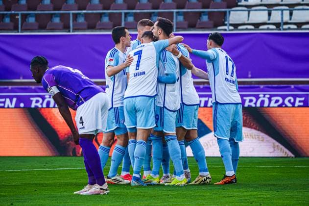 Torjubel Jubel FC Schalke 04 nach Tor zum 0:1 Keke Topp (FC Schalke 04, 42) GER, VfL Osnabrueck vs. FC Schalke 04, Fussball, 2. Bundesliga, Spieltag 32, Saison 2023 2024, 07.05.2024 DFL REGULATIONS PROHIBIT ANY USE OF PHOTOGRAPHS AS IMAGE SEQUENCES AND OR QUASI-VIDEO GER, VfL Osnabrueck vs. FC Schalke 04, Fussball, 2. Bundesliga, Spieltag 32, Saison 2023 2024, 07.05.2024 Hamburg
