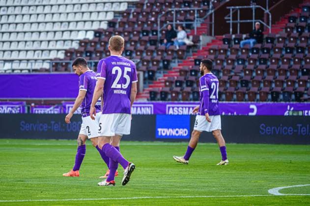 VfL Osnabrueck enttaeuscht nach Tor zum 0:2 Kenan Karaman (FC Schalke 04, 19) GER, VfL Osnabrueck vs. FC Schalke 04, Fussball, 2. Bundesliga, Spieltag 32, Saison 2023 2024, 07.05.2024 DFL REGULATIONS PROHIBIT ANY USE OF PHOTOGRAPHS AS IMAGE SEQUENCES AND OR QUASI-VIDEO GER, VfL Osnabrueck vs. FC Schalke 04, Fussball, 2. Bundesliga, Spieltag 32, Saison 2023 2024, 07.05.2024 Hamburg