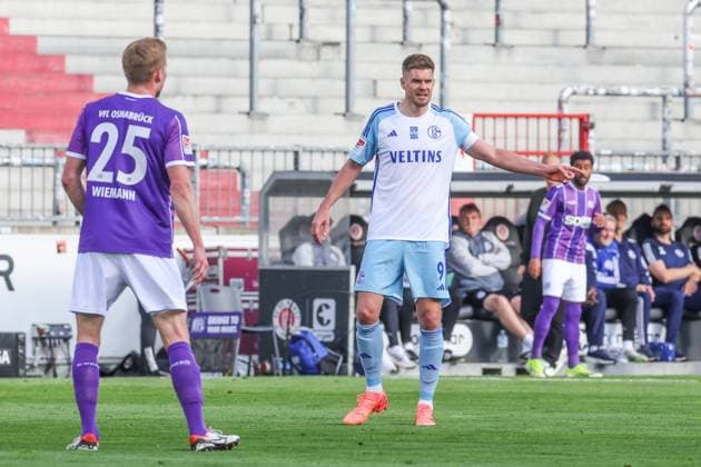 07.05.2024, Fussball, Saison 2023 2024, 2. Bundesliga, 32. Spieltag, VfL Osnabrück - FC Schalke 04, Simon Terodde (FC Schalke 04) Hamburg Stadion am Millerntor Hamburg Deutschland xRHR-FOTO TRx