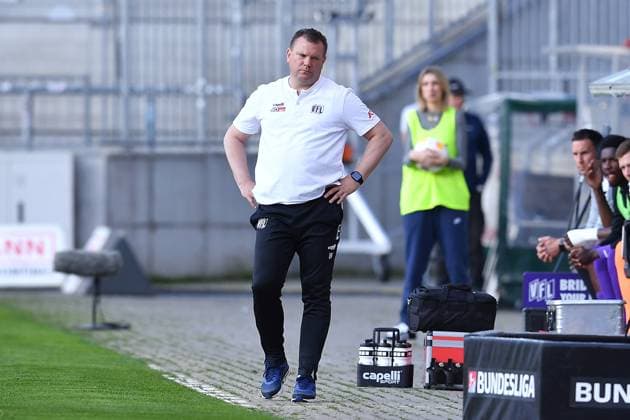 Fußball 2. Bundesliga 32. Spieltag VfL Osnabrück - FC Schalke 04 am 07.05.2024 im Millerntor-Stadion in Hamburg Uwe Koschinat ( Trainer Cheftrainer Osnabrück ) enttäuscht
