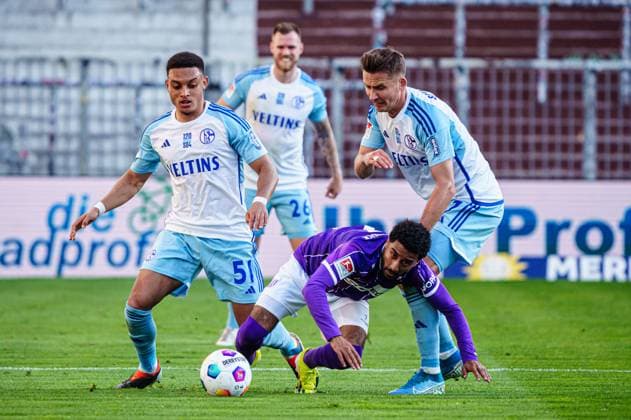 Steven van der Sloot (FC Schalke 04, 51), Noel Niemann (VfL Osnabrueck, 07), Paul Seguin (FC Schalke 04, 07) GER, VfL Osnabrueck vs. FC Schalke 04, Fussball, 2. Bundesliga, Spieltag 32, Saison 2023 2024, 07.05.2024 DFL REGULATIONS PROHIBIT ANY USE OF PHOTOGRAPHS AS IMAGE SEQUENCES AND OR QUASI-VIDEO GER, VfL Osnabrueck vs. FC Schalke 04, Fussball, 2. Bundesliga, Spieltag 32, Saison 2023 2024, 07.05.2024 Hamburg