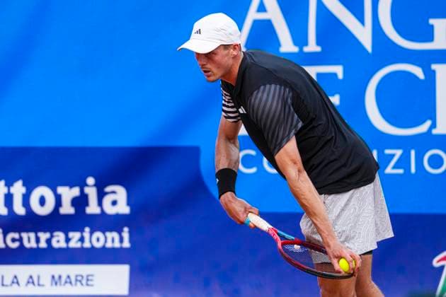 ATP, Tennis Herren Challenger Tour Francavilla Al Mare 2024 Billy Harris is playing in the Round of 32 of the ATP Challenger Tour in Francavilla al Mare, Italy, on May 7, 2024. Andrea Guerrieri of Italy is currently leading the match with a score of 1-2 (6-4 3-6 3-6). Francavilla al Mare Abruzzo Italy  Copyright: xMarcoxZacx originalFilename:zac-atpchall240507_np9rb.jpg