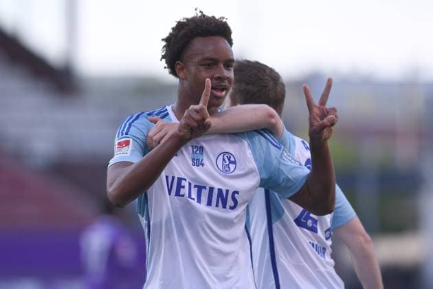Fußball 2. Bundesliga 32. Spieltag VfL Osnabrück - FC Schalke 04 am 07.05.2024 im Millerntor-Stadion in Hamburg Torjubel zum 0:3 durch Assan Ouedraogo ( Schalke )