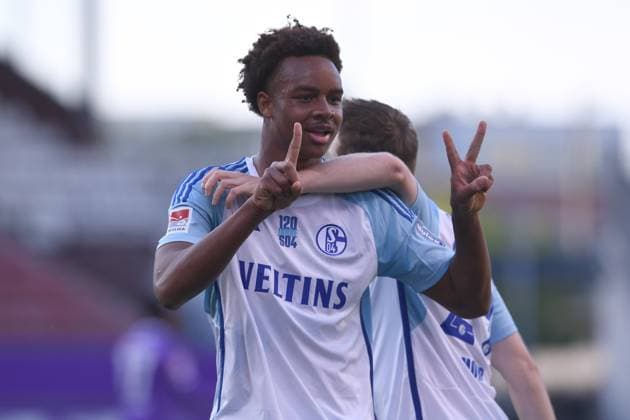 Fußball 2. Bundesliga 32. Spieltag VfL Osnabrück - FC Schalke 04 am 07.05.2024 im Millerntor-Stadion in Hamburg Torjubel zum 0:3 durch Assan Ouedraogo ( Schalke )