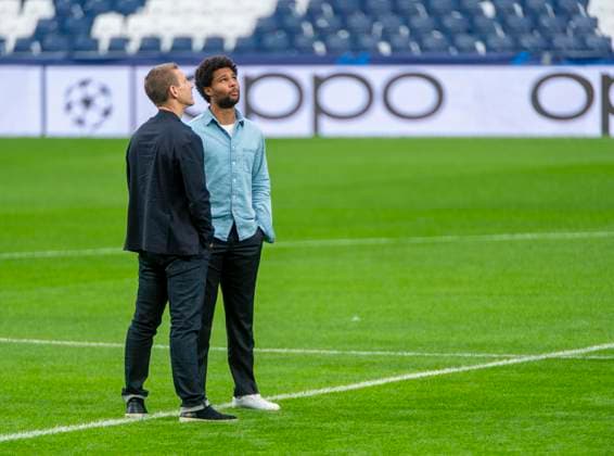 07.05.2024, Fussball UEFA Championsleague 2023 2024: 1 Tag vor dem Halbfinale, Real Madrid - FC Bayern München, Ankunft von FC Bayern Mannschaft am Stadion Santiago Bernabeu Madrid. Serge Gnabry (FC Bayern München)