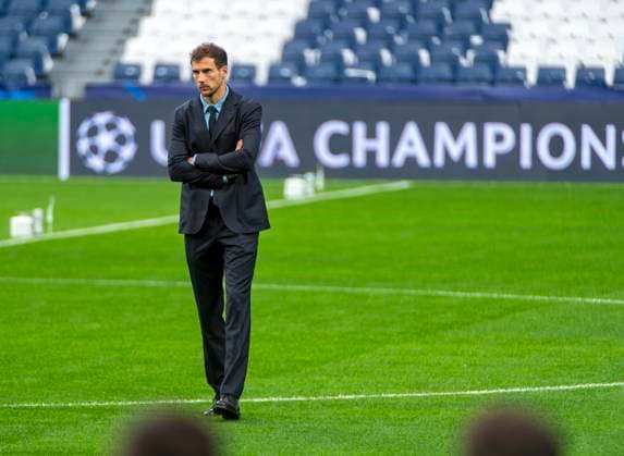 07.05.2024, Fussball UEFA Championsleague 2023 2024: 1 Tag vor dem Halbfinale, Real Madrid - FC Bayern München, Ankunft von FC Bayern Mannschaft am Stadion Santiago Bernabeu Madrid. Leon Goretzka (FC Bayern München) nachdenklich