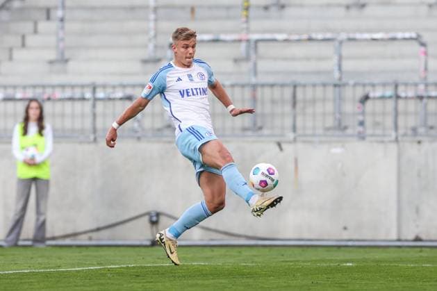 07.05.2024, Fussball, Saison 2023 2024, 2. Bundesliga, 32. Spieltag, VfL Osnabrück - FC Schalke 04, Keke Topp (FC Schalke 04) Hamburg Stadion am Millerntor Hamburg Deutschland xRHR-FOTO TRx