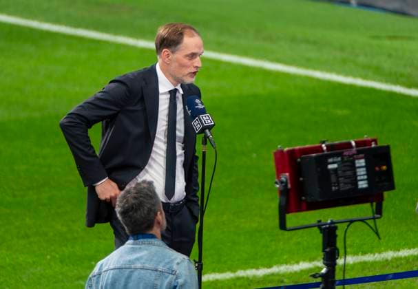 07.05.2024, Fussball UEFA Championsleague 2023 2024: 1 Tag vor dem Halbfinale, Real Madrid - FC Bayern München, Ankunft von FC Bayern Mannschaft am Stadion Santiago Bernabeu Madrid. Trainer Thomas Tuchel (FC Bayern München) beim Interview