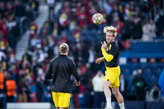 UEFA Champions League: FC Paris Saint-Germain - Borussia Dortmund; 07.05.2024 Julian Brandt (Borussia Dortmund, 19) Kopfball im Warm Up UEFA Champions League: FC Paris Saint-Germain - Borussia Dortmund , Paris, Parc des Princes Copyright: xBEAUTIFULxSPORTS Wunderlx