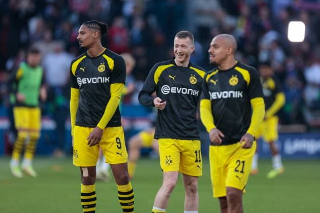 07.05.2024, Fussball, Saison 2023 2024, UEFA Champions League, Halbfinale, Paris Saint-Germain - Borussia Dortmund, v. l. Sebastien Haller (Borussia Dortmund), Marco Reus (Borussia Dortmund), Donyell Malen (Borussia Dortmund) lachen, Paris Parc de Princes Paris Frankreich xRHR-FOTO DEx Copyright: DennisxEwert RHR-FOTOx RHR-FOTO DE