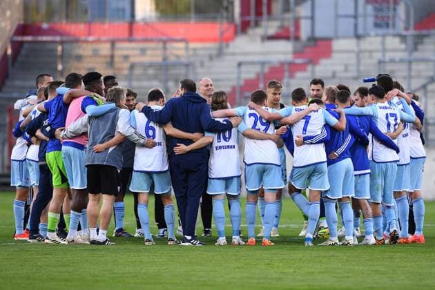 Fußball 2. Bundesliga 32. Spieltag VfL Osnabrück - FC Schalke 04 am 07.05.2024 im Millerntor-Stadion in Hamburg Spielerkreis Team FC Schalke 04 schwört sich nach dem Spiel ein