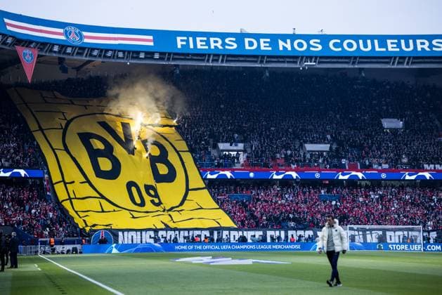 UEFA Champions League: FC Paris Saint-Germain - Borussia Dortmund; 07.05.2024 Choreografie der Fans von FC Paris Saint-Germain Das Borussia Dortmund Logo in einer Mauer, die mit Bengalos brennt UEFA Champions League: FC Paris Saint-Germain - Borussia Dortmund , Paris, Parc des Princes Copyright: xBEAUTIFULxSPORTS Wunderlx