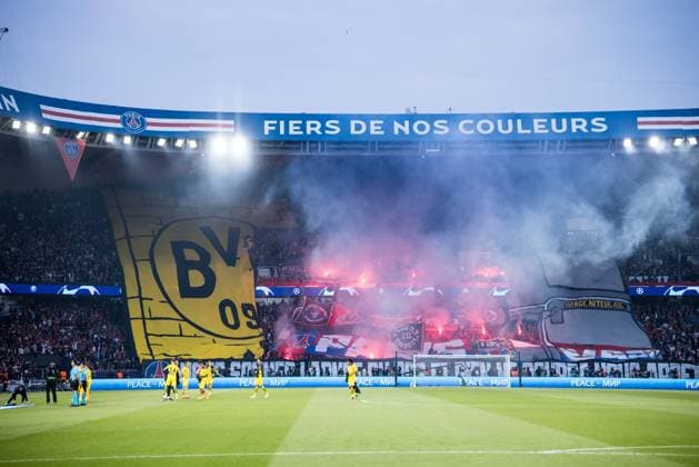 UEFA Champions League: FC Paris Saint-Germain - Borussia Dortmund; 07.05.2024 Choreografie der Fans von FC Paris Saint-Germain Das Borussia Dortmund BVB Logo in einer Mauer, die brennt und zerbrochen ist aus der ein PSG FC Paris Saint-Germain Bus fährt UEFA Champions League: FC Paris Saint-Germain - Borussia Dortmund , Paris, Parc des Princes Copyright: xBEAUTIFULxSPORTS Wunderlx