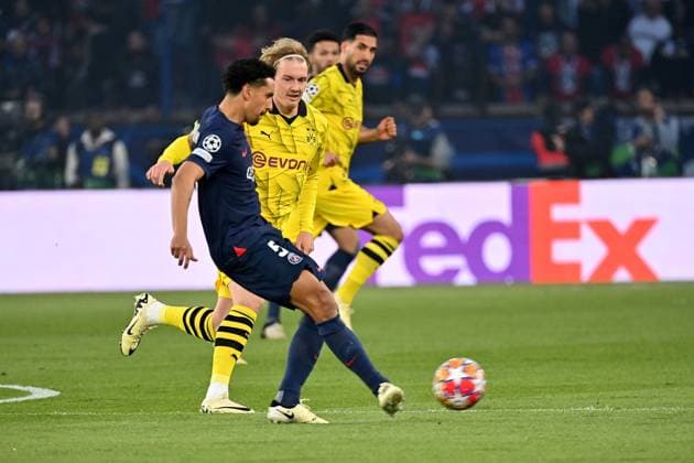 07.05.2024, xjrdrx, Fussball UEFA Champions League, Paris St.Germain - Borussia Dortmund emspor, v.l. Marius Wolf (Borussia Dortmund) Marquinhos (PSG Paris St.Germain) Zweikampf, Aktion, action, battle for the ball (DFL DFB REGULATIONS PROHIBIT ANY USE OF PHOTOGRAPHS as IMAGE SEQUENCES and or QUASI-VIDEO) Paris