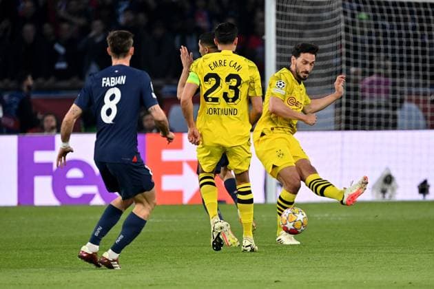 07.05.2024, xjrdrx, Fussball UEFA Champions League, Paris St.Germain - Borussia Dortmund emspor, v.l. Fabian Ruiz (PSG Paris St.Germain) Emre Can (Borussia Dortmund) Mats Hummels (Borussia Dortmund) Zweikampf, Aktion, action, battle for the ball (DFL DFB REGULATIONS PROHIBIT ANY USE OF PHOTOGRAPHS as IMAGE SEQUENCES and or QUASI-VIDEO) Paris