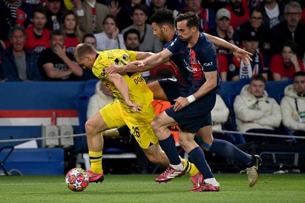 07.05.2024, xjrdrx, Fussball UEFA Champions League, Paris St.Germain - Borussia Dortmund emspor, v.l. Julian Ryerson (Borussia Dortmund) Goncalo Ramos (PSG Paris St.Germain) Fabian Ruiz (PSG Paris St.Germain) Zweikampf, Aktion, action, battle for the ball (DFL DFB REGULATIONS PROHIBIT ANY USE OF PHOTOGRAPHS as IMAGE SEQUENCES and or QUASI-VIDEO) Paris