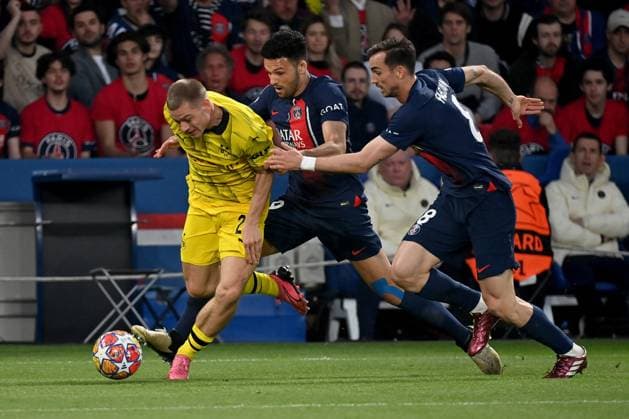 07.05.2024, xjrdrx, Fussball UEFA Champions League, Paris St.Germain - Borussia Dortmund emspor, v.l. Julian Ryerson (Borussia Dortmund) Goncalo Ramos (PSG Paris St.Germain) Fabian Ruiz (PSG Paris St.Germain) Zweikampf, Aktion, action, battle for the ball (DFL DFB REGULATIONS PROHIBIT ANY USE OF PHOTOGRAPHS as IMAGE SEQUENCES and or QUASI-VIDEO) Paris