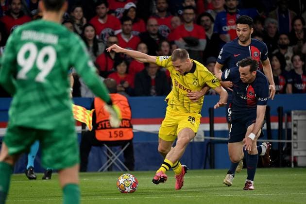 07.05.2024, xjrdrx, Fussball UEFA Champions League, Paris St.Germain - Borussia Dortmund emspor, v.l. Julian Ryerson (Borussia Dortmund) Goncalo Ramos (PSG Paris St.Germain) Fabian Ruiz (PSG Paris St.Germain) Zweikampf, Aktion, action, battle for the ball (DFL DFB REGULATIONS PROHIBIT ANY USE OF PHOTOGRAPHS as IMAGE SEQUENCES and or QUASI-VIDEO) Paris
