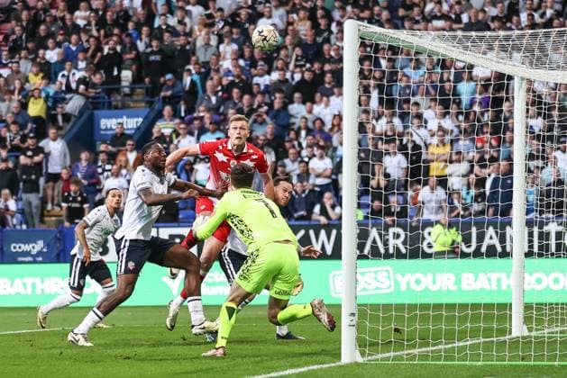 Sky Bet League 1 Promotion Play-offs Semi-final second leg Bolton Wanderers v Barnsley Sam Cosgrove of Barnsley scores to make it 0-1 during the Sky Bet League 1 Play-offs Semi-final second leg match Bolton Wanderers vs Barnsley at Toughsheet Community Stadium, Bolton, United Kingdom, 7th May 2024 (Photo by Mark Cosgrove News Images) Bolton Toughsheet Community Stadium Greater Manchester United, ManU Kingdom Copyright: xMarkxCosgrove NewsxImagesx