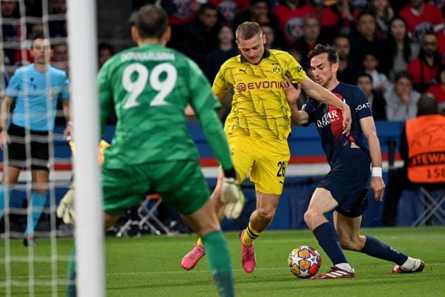 Sport Bilder des Tages 07.05.2024, xjrdrx, Fussball UEFA Champions League, Paris St.Germain - Borussia Dortmund emspor, v.l. Gianluigi Donnarumma (PSG Paris St.Germain) Julian Ryerson (Borussia Dortmund) Fabian Ruiz (PSG Paris St.Germain) Zweikampf, Aktion, action, battle for the ball (DFL DFB REGULATIONS PROHIBIT ANY USE OF PHOTOGRAPHS as IMAGE SEQUENCES and or QUASI-VIDEO) Paris