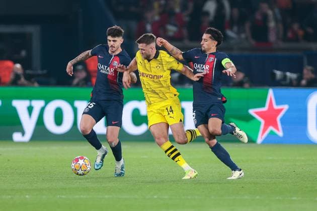 07.05.2024, Fussball, Saison 2023 2024, UEFA Champions League, Halbfinale, Paris Saint-Germain - Borussia Dortmund, v. l. Lucas Beraldo (Paris Saint-Germain), Niclas Füllkrug (Borussia Dortmund), Marquinhos (Paris Saint-Germain) im Duell, Paris Parc de Princes Paris Frankreich xRHR-FOTO DEx Copyright: DennisxEwert RHR-FOTOx RHR-FOTO DE