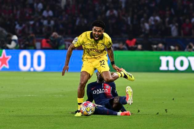 Foul von Ousmane Dembele 10 (Paris Saint-Germain) an Jude Bellingham 22 (Borussia Dortmund), Paris Saint-Germain vs. Borussia Dortmund, Fussball, Champions League, Halbfinale, 07.05.2024 Paris Nordrhein-Westfalen Frankreich