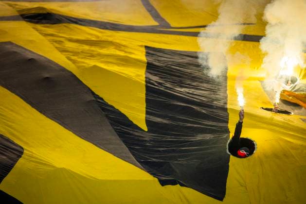 Bilder des Jahres 2024, Sport 05 Mai Sport Themen der Woche KW19 Sport Bilder des Tages Paris, France. 7th Mai 2024. PSG Ultras with BVB Choreograf Paris Saint-Germain - Borussia Dortmund 07.05.2024 *** Paris, France 7th May 2024 PSG Ultras with BVB Choreographer Paris Saint Germain Borussia Dortmund 07 05 2024