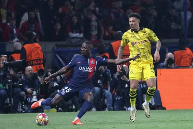 Psg - Dortmund PHOTOPQR LE PARISIEN Fred Dugit ; Paris ; 07 05 2024 ; Parc des princes (Paris XVIe), le 7 mai 2024 1 2 finale retour de ligue des champions Psg - Dortmund Nuno Mendes et Jadon Sancho Photo LP Fred Dugit - France, Paris May 7, 2024 PSG vs Dortmund: Champions League