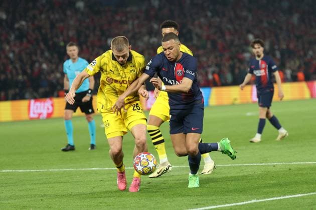 PSG - DORTMUND PHOTOPQR LE PARISIEN Le Parisien Arnaud Journois ; PARIS ; 07 05 2024 ; FOOTBALL , LIGUE DES CHAMPIONS UEFA , DEMI FINALE RETOUR , 07 05 2024 , PARIS , PARC DES PRINCES PARIS SG - BORUSSIA DORTMUND Julian Ryerson et Kylian Mbappé. PHOTO LE PARISIEN ARNAUD JOURNOIS - France, Paris May 7, 2024 PSG vs Dortmund: Champions League PARIS France  Copyright: xPHOTOPQR LExPARISIEN MAXPPPxLexParisienx xArnaudxJournoisx 20240507LPA0667 20240507LPA0667
