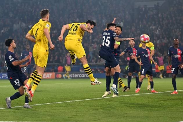 Sport Themen der Woche KW19 Sport Bilder des Tages Paris, Parc des Princes, 07.05.24, GER, Herren, UEFA Champions League, Halbfinale, Saison 2023-2024, Paris Saint Germain - Borussia Dortmund Bild: Mats HUMMELS (Dortmund) macht das Tor zum 0:1 Only for editorial use! UEFA regulations prohibit any use of photographs as image sequences and or quasi-video. Frankreich *** Paris, Parc des Princes, 07 05 24, GER, Men, UEFA Champions League, Semi-final, Season 2023 2024, Paris Saint Germain Borussia Dortmund Picture Mats HUMMELS Dortmund makes the goal 0 1 Only for editorial use UEFA regulations prohibit any use of photographs as image sequences and or quasi video France