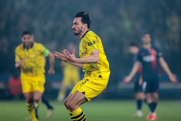 07.05.2024, Fussball, Saison 2023 2024, UEFA Champions League, Halbfinale, Paris Saint-Germain - Borussia Dortmund, Mats Hummels (Borussia Dortmund) bejubelt das Tor zum 0:1, Paris Parc de Princes Paris Frankreich xRHR-FOTO DEx Copyright: DennisxEwert RHR-FOTOx RHR-FOTO DE