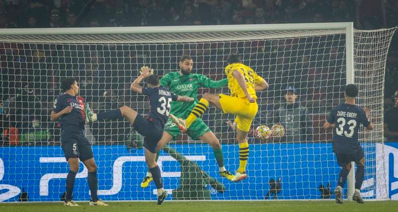 Paris, France. 7th Mai 2024. Mats Hummels (BVB) scores the goal for 0:1 vs Gianluigi Donnarumma (Paris) Lucas Beraldo (Paris) Paris Saint-Germain - Borussia Dortmund 07.05.2024