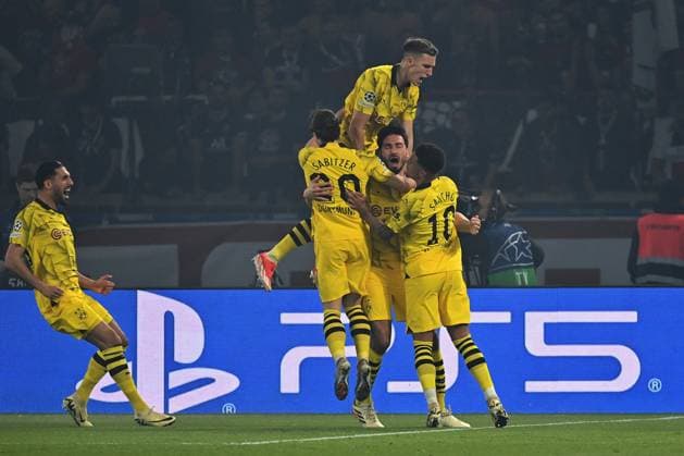 07.05.2024, xjrdrx, Fussball UEFA Champions League, Paris St.Germain - Borussia Dortmund emspor, v.l. Torjubel nach dem Tor zum celebrating the goal celebrate 0:1 Mats Hummels (Borussia Dortmund) (DFL DFB REGULATIONS PROHIBIT ANY USE OF PHOTOGRAPHS as IMAGE SEQUENCES and or QUASI-VIDEO) Paris