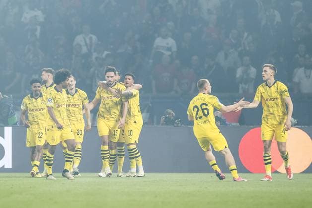 UEFA Champions League: FC Paris Saint-Germain - Borussia Dortmund; 07.05.2024 Jubel zum 0:1 durch Mats Hummels (Borussia Dortmund, 15) Emre Can (Borussia Dortmund, 23), Jadon Sancho (Borussia Dortmund, 10) UEFA Champions League: FC Paris Saint-Germain - Borussia Dortmund , Paris, Parc des Princes Copyright: xBEAUTIFULxSPORTS Wunderlx