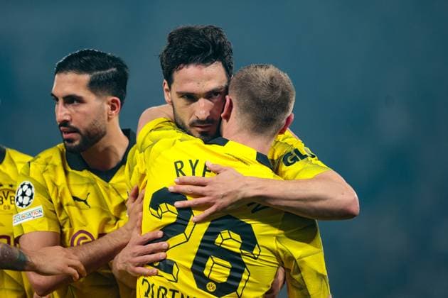 07.05.2024, Fussball, Saison 2023 2024, UEFA Champions League, Halbfinale, Paris Saint-Germain - Borussia Dortmund, v. l. Emre Can (Borussia Dortmund), Mats Hummels (Borussia Dortmund), Julian Ryerson (Borussia Dortmund) bejubeln das Tor zum 0:1, Paris Parc de Princes Paris Frankreich xRHR-FOTO DEx Copyright: DennisxEwert RHR-FOTOx RHR-FOTO DE