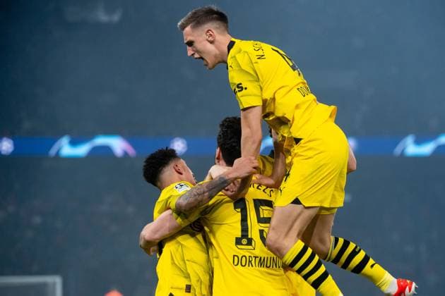 Sport Bilder des Tages Mats Hummels (Borussia Dortmund, 15), Nico Schlotterbeck (Borussia Dortmund, 04) jubeln ueber das Tor zum 0:1, FRA, Paris Saint Germain (PSG) vs Borussia Dortmund (BVB), Fussball, UEFA Champions League, Halbfinale Rueckspiel, Saison 2023 2024, 07.05.2024 FRA, Paris Saint Germain (PSG) vs Borussia Dortmund (BVB), Fussball, UEFA Champions League, Halbfinale Rueckspiel, Saison 2023 2024, 07.05.2024 Paris Copyright: xEibner-Pressefoto Memmlerx EP_MMR