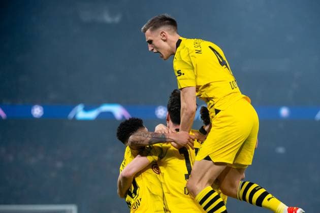 Mats Hummels (Borussia Dortmund, 15), Nico Schlotterbeck (Borussia Dortmund, 04) jubeln ueber das Tor zum 0:1, FRA, Paris Saint Germain (PSG) vs Borussia Dortmund (BVB), Fussball, UEFA Champions League, Halbfinale Rueckspiel, Saison 2023 2024, 07.05.2024 FRA, Paris Saint Germain (PSG) vs Borussia Dortmund (BVB), Fussball, UEFA Champions League, Halbfinale Rueckspiel, Saison 2023 2024, 07.05.2024 Paris Copyright: xEibner-Pressefoto Memmlerx EP_MMR