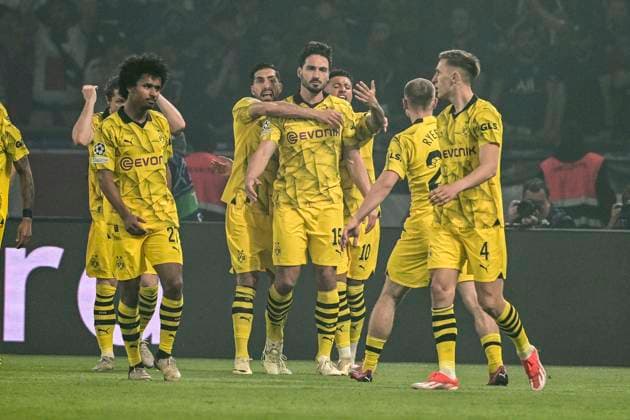 Torjubel zum 0:1 durch Mats Hummels 15 (Borussia Dortmund), Paris Saint-Germain vs. Borussia Dortmund, Fussball, Champions League, Halbfinale, 07.05.2024 Paris Nordrhein-Westfalen Frankreich