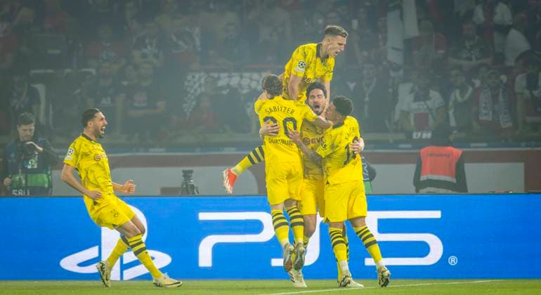 Paris, France. 7th Mai 2024. Goal celebration: Emre Can (BVB) Marcel Sabitzer (BVB) Nico Schlotterbeck (BVB) Mats Hummels (BVB) Jadon Sancho (BVB) Paris Saint-Germain - Borussia Dortmund 07.05.2024