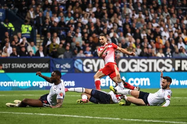 Sky Bet League 1 Promotion Play-offs Semi-final second leg Bolton Wanderers v Barnsley Adam Phillips of Barnsley scores to make it 2-2 during the Sky Bet League 1 Play-offs Semi-final second leg match Bolton Wanderers vs Barnsley at Toughsheet Community Stadium, Bolton, United Kingdom, 7th May 2024 (Photo by Mark Cosgrove News Images) Bolton Toughsheet Community Stadium Greater Manchester United, ManU Kingdom Copyright: xMarkxCosgrove NewsxImagesx