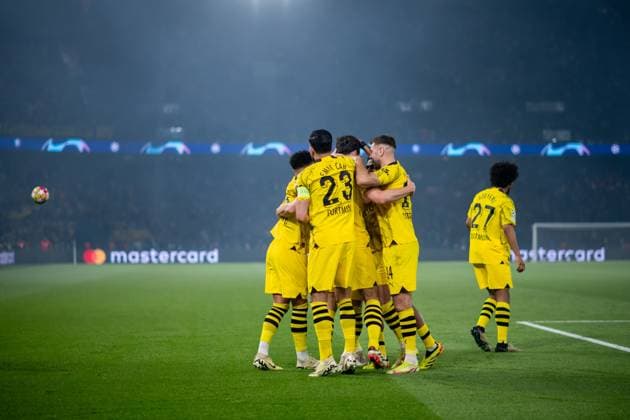 Mats Hummels (Borussia Dortmund, 15), Emre Can (Borussia Dortmund, 23), Niclas Fuellkrug (Borussia Dortmund, 14) und Team jubeln ueber das Tor zum 0:1, FRA, Paris Saint Germain (PSG) vs Borussia Dortmund (BVB), Fussball, UEFA Champions League, Halbfinale Rueckspiel, Saison 2023 2024, 07.05.2024 FRA, Paris Saint Germain (PSG) vs Borussia Dortmund (BVB), Fussball, UEFA Champions League, Halbfinale Rueckspiel, Saison 2023 2024, 07.05.2024 Paris Copyright: xEibner-Pressefoto Memmlerx EP_MMR