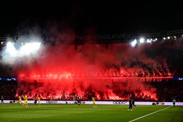 Pyro Pyrotechnik im Pariser Block, Paris Saint-Germain vs. Borussia Dortmund, Fussball, Champions League, Halbfinale, 07.05.2024 Paris Nordrhein-Westfalen Frankreich