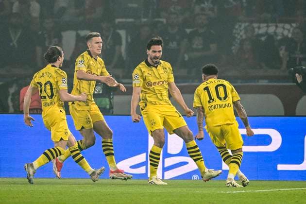Torjubel zum 0:1 durch Mats Hummels 15 (Borussia Dortmund), Paris Saint-Germain vs. Borussia Dortmund, Fussball, Champions League, Halbfinale, 07.05.2024 Paris Nordrhein-Westfalen Frankreich