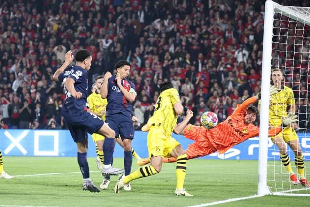Sport Bilder des Tages Psg - Dortmund PHOTOPQR LE PARISIEN Fred Dugit ; Paris ; 07 05 2024 ; Parc des princes (Paris XVIe), le 7 mai 2024 1 2 finale retour de ligue des champions Psg - Dortmund Poteau de Warren Zaïre-Emery Photo LP Fred Dugit - France, Paris May 7, 2024 PSG vs Dortmund: Champions League